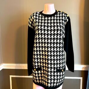 Evan-Piccone Women’s Med Black & White Wool Blend Pull Over Knit Sweater Gold